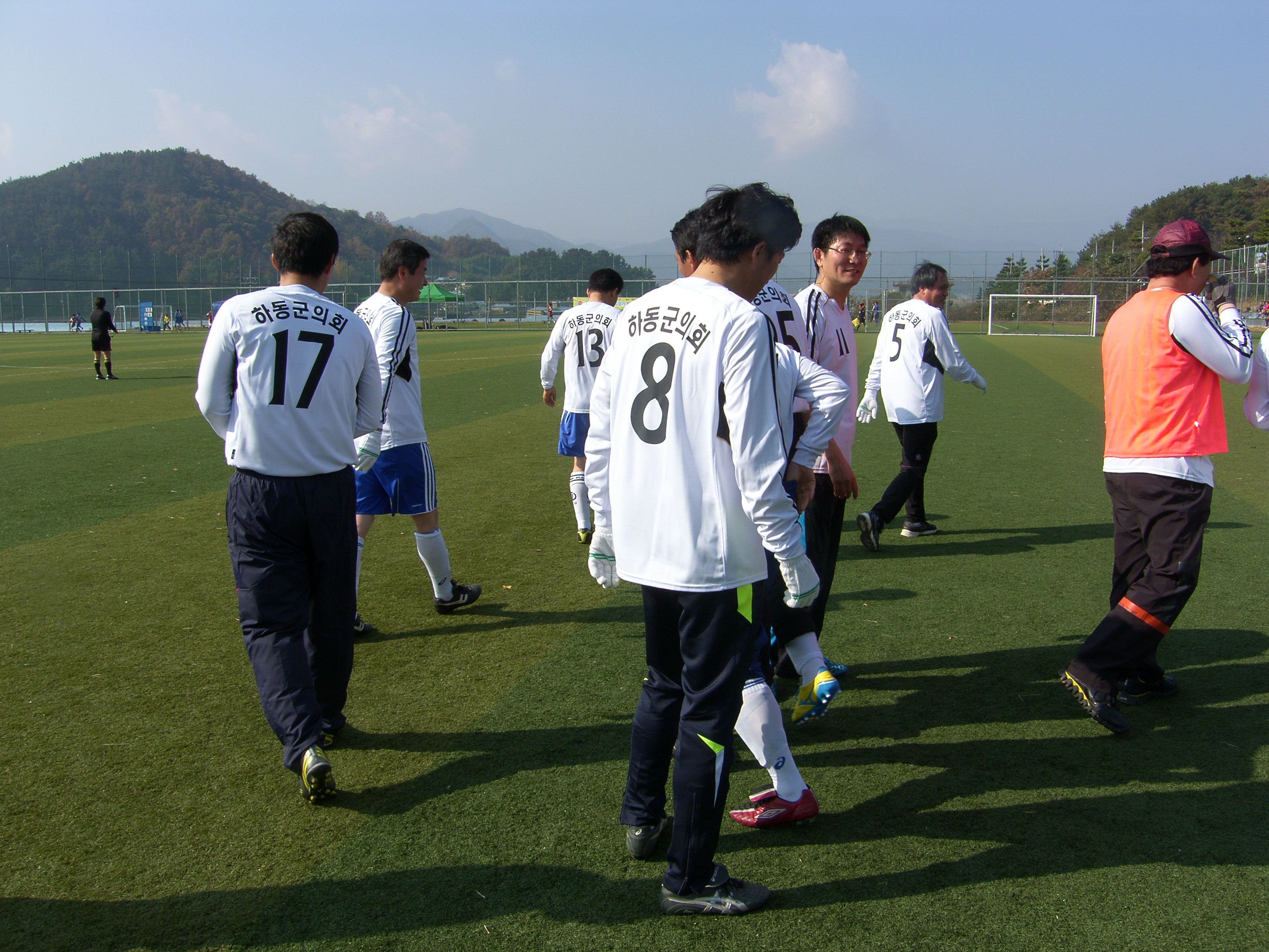 '13년 협회장기 직장별 축구대회 인조구장 녹차연구소와 1차전 경기  중 작전타임후 1