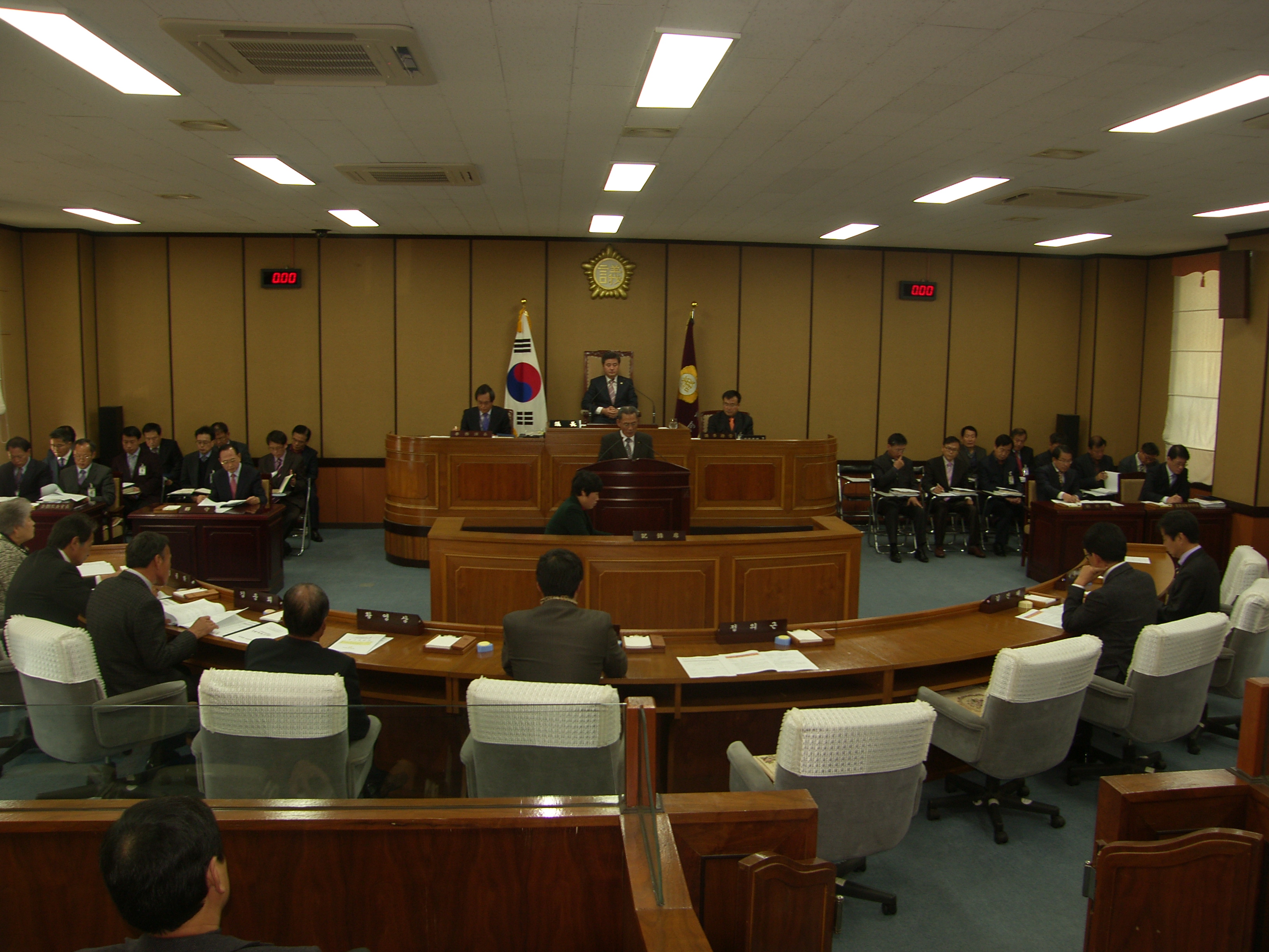 제218회(2차정례회) 2차본회의 심사보고장면(정의근의원) 1