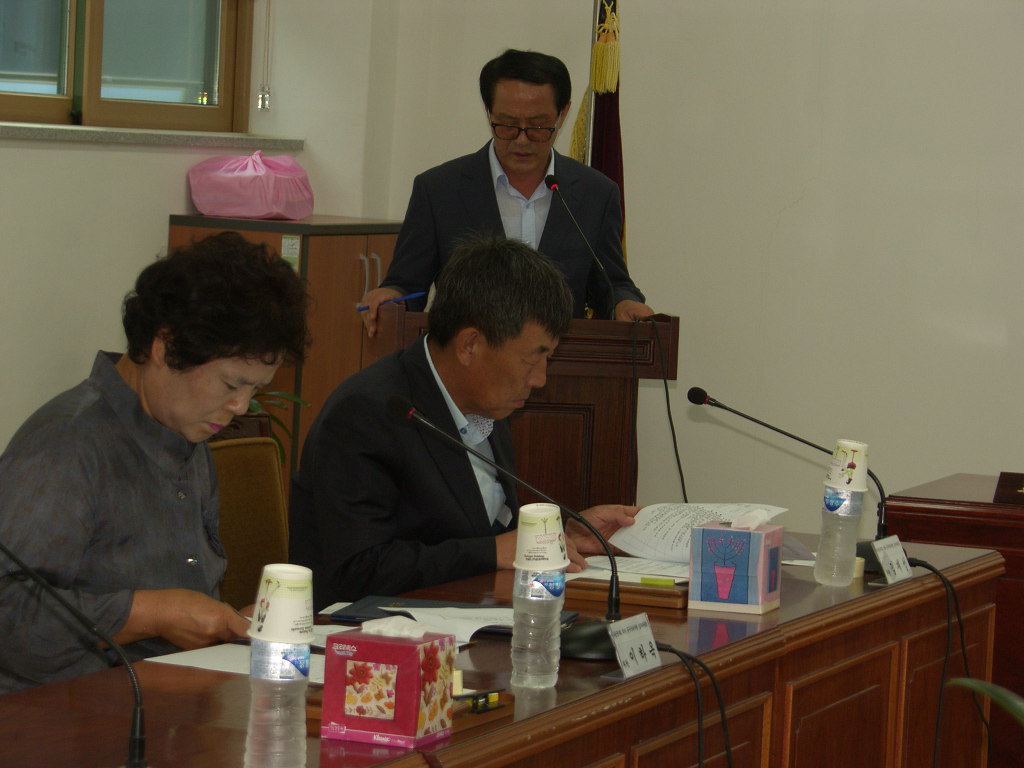 '14년 하동군의회 의원 공무국외여행 심사장면 1