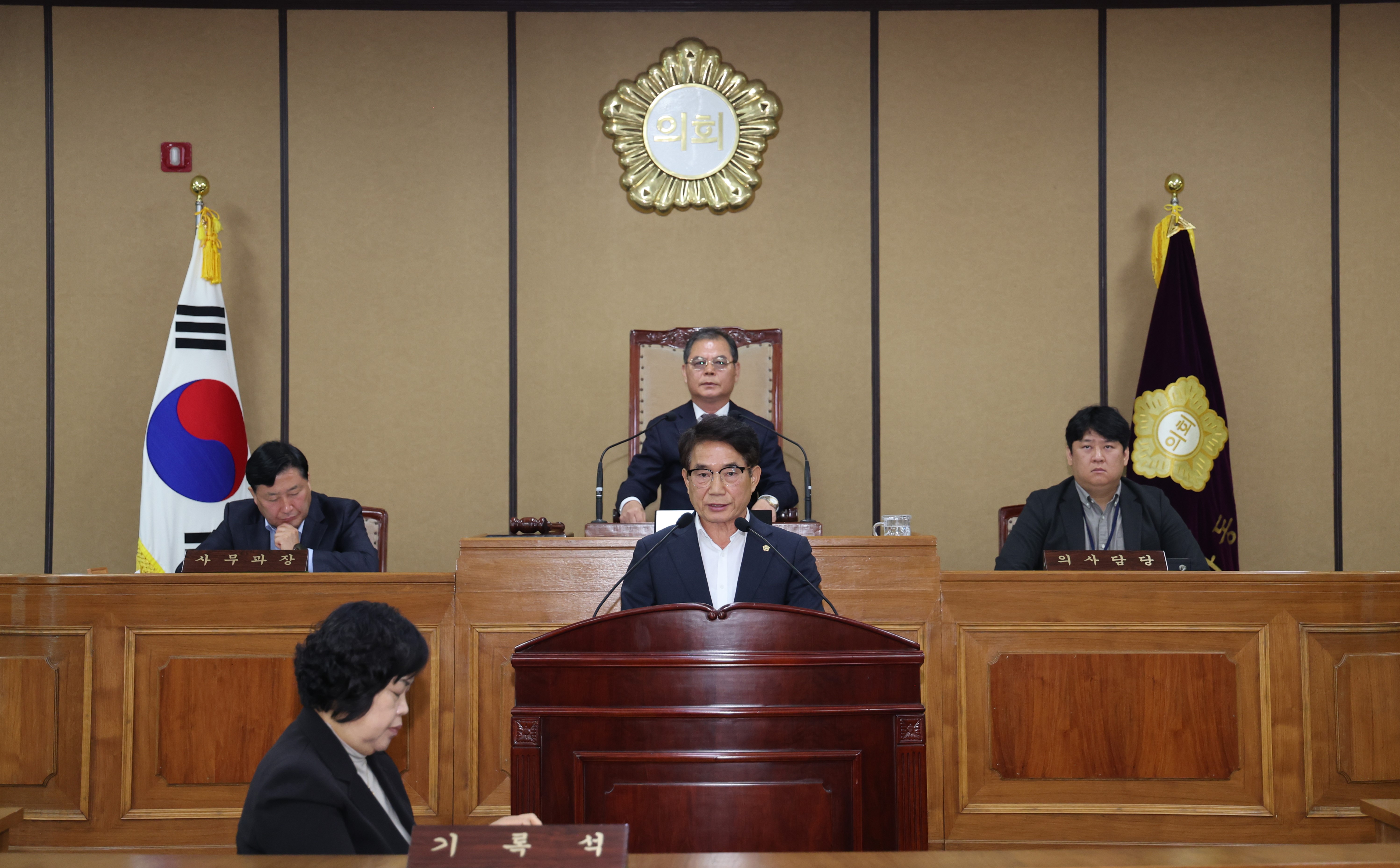2025.11.07. 제344회 하동군의회 임시회 제2차 본회의  5