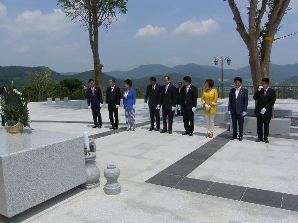 제7대 하동군의회 의원 충혼탑 참배('14. 7.1.14:00)